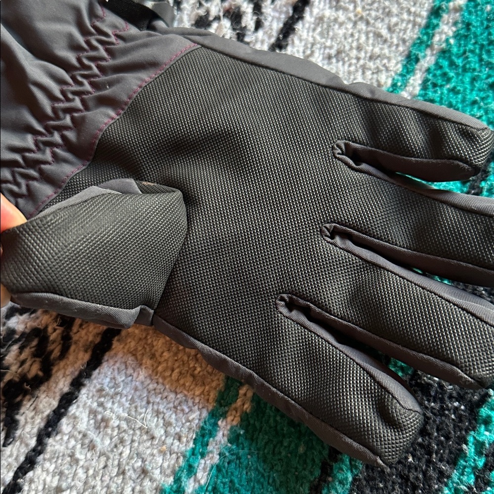The North Face Girls Hyvent Snow Ski Gloves in Black & Gray - Picture 6 of 12